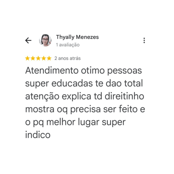 Paciente satisfeita após tratamento X-Dent